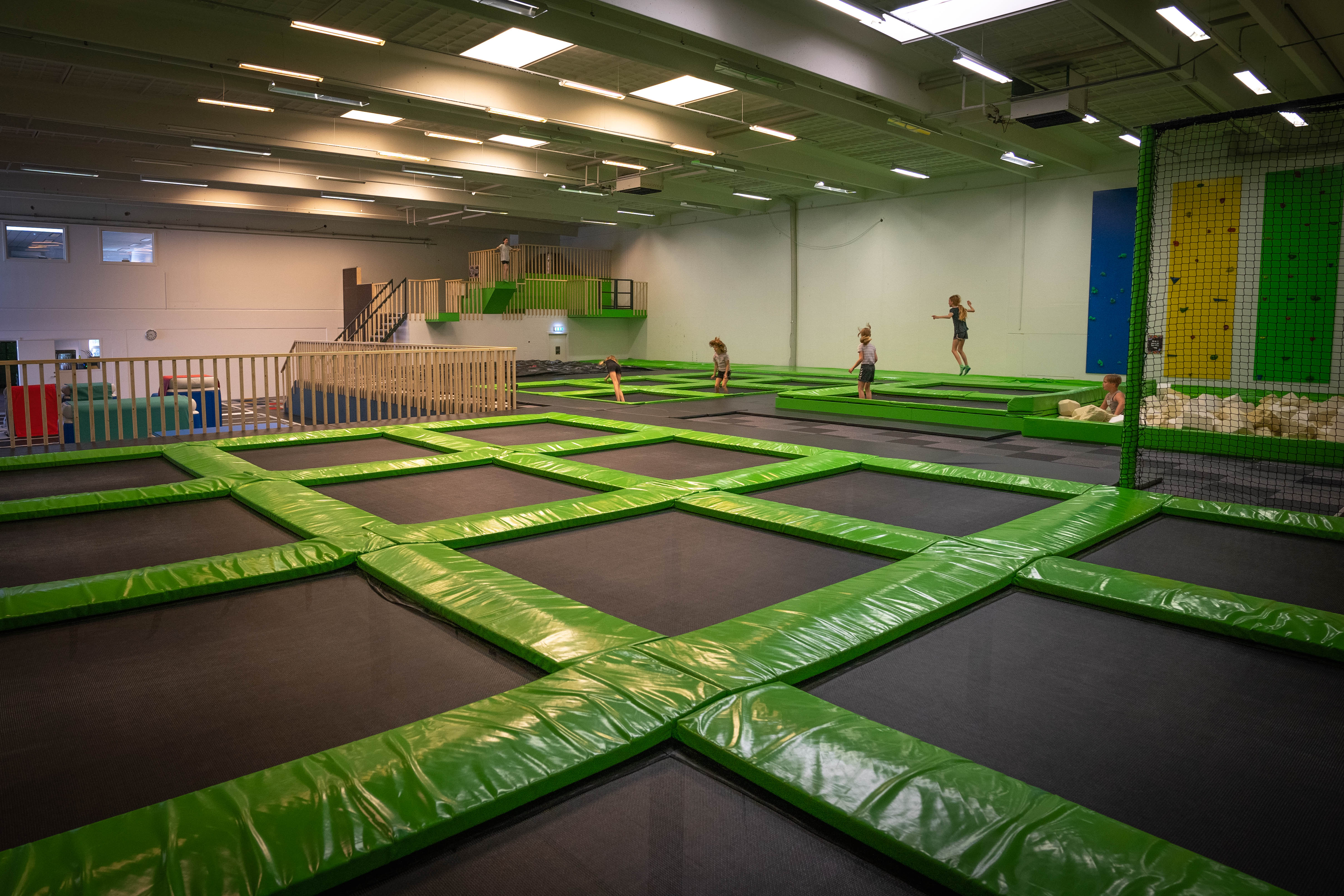 En verden fuld af trampoliner!